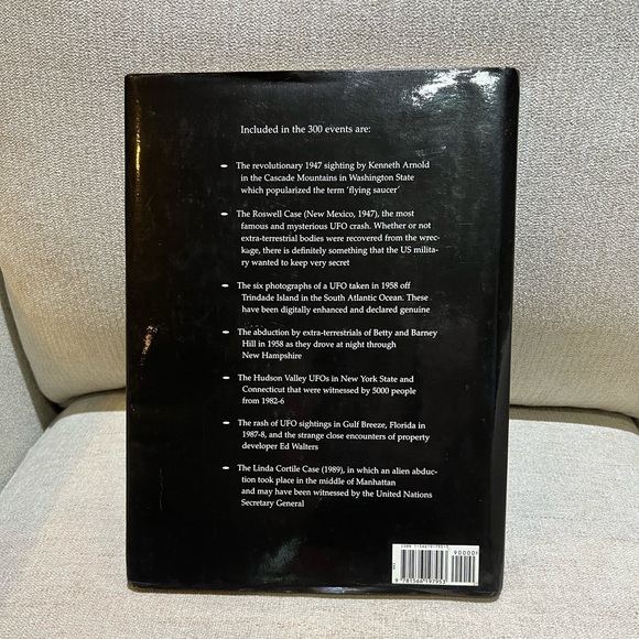 UFO The Complete Sightings by Peter Brookesmith - Picture 6 of 7